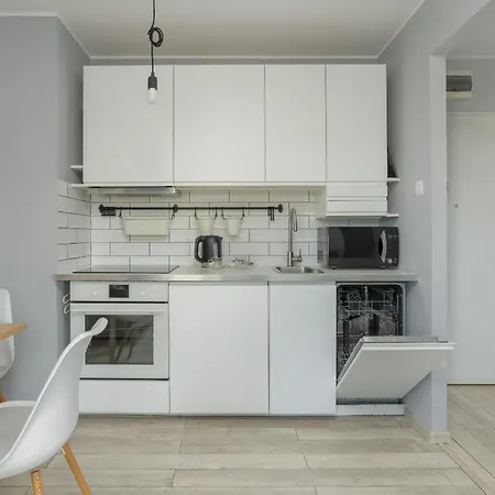 Stylish Near Hala Arena By Renters Apartment